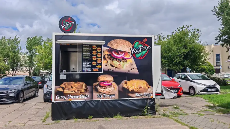 Food truck KeJ Food na rogu ulic