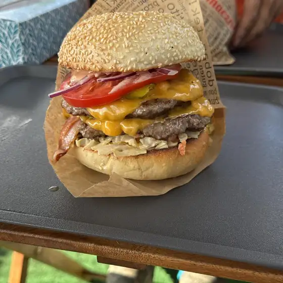 Burger w papierze